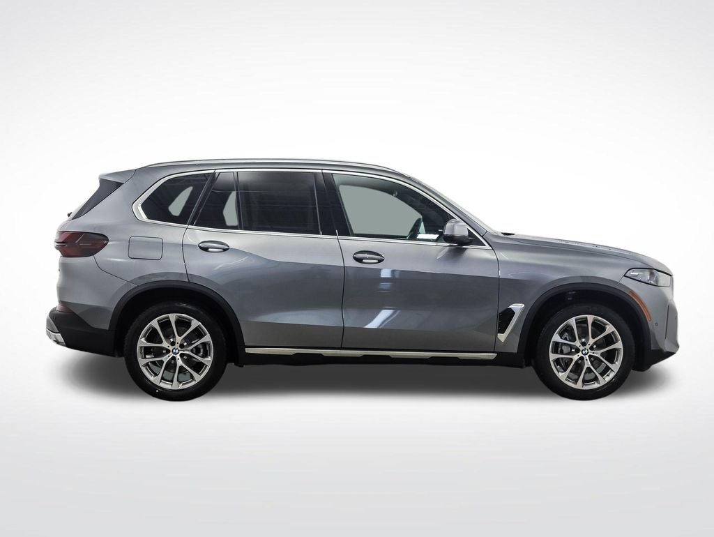Used 2026 Gray Metallic BMW xDrive40i image 6