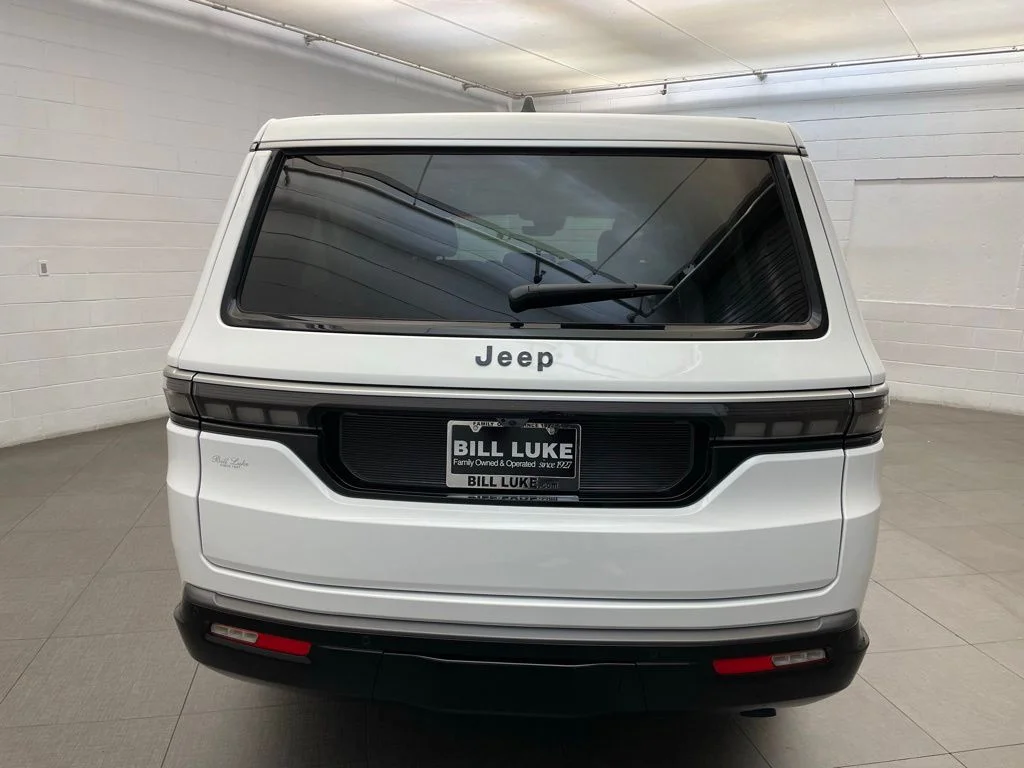 New 2026 White Jeep  image 5