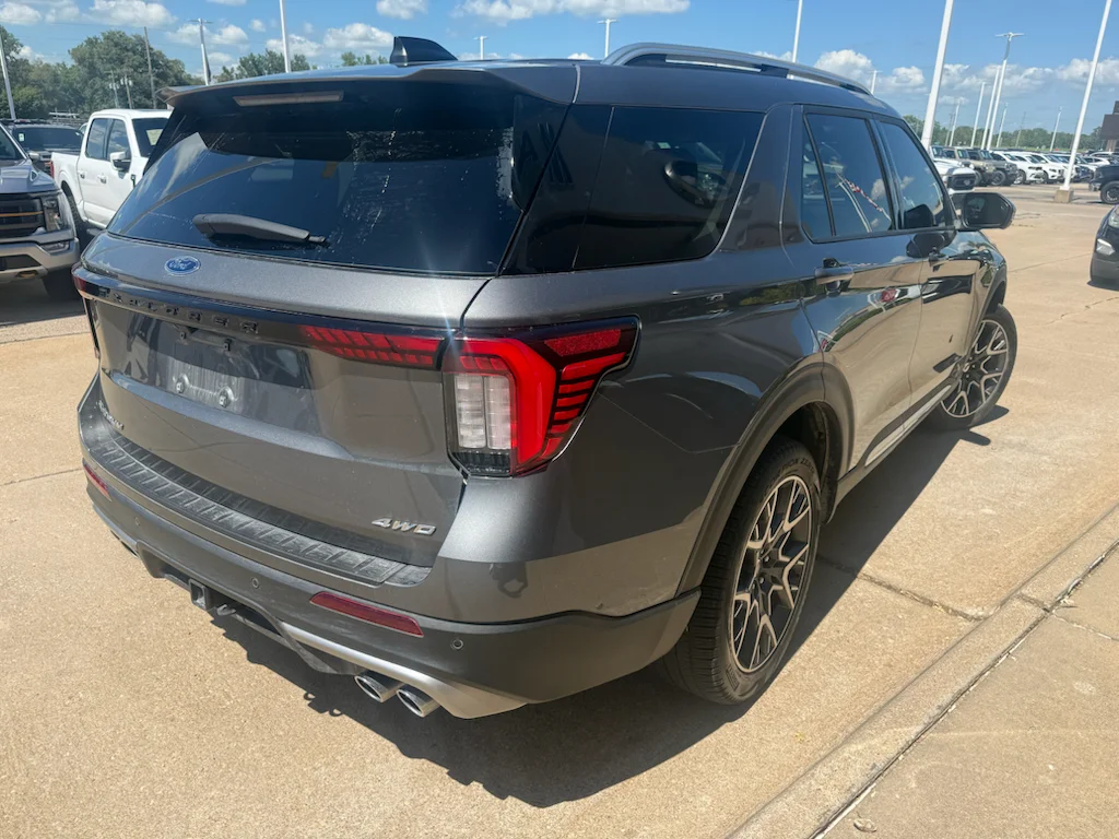 Used 2025 Carbonized Gray Metallic Ford Platinum image 7