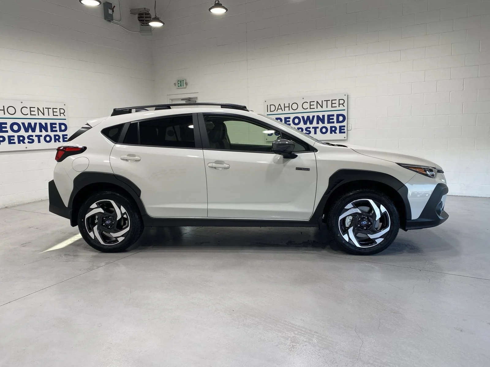 New 2026 CRYSTAL WHITE PEARL Subaru Limited Hybrid image 9