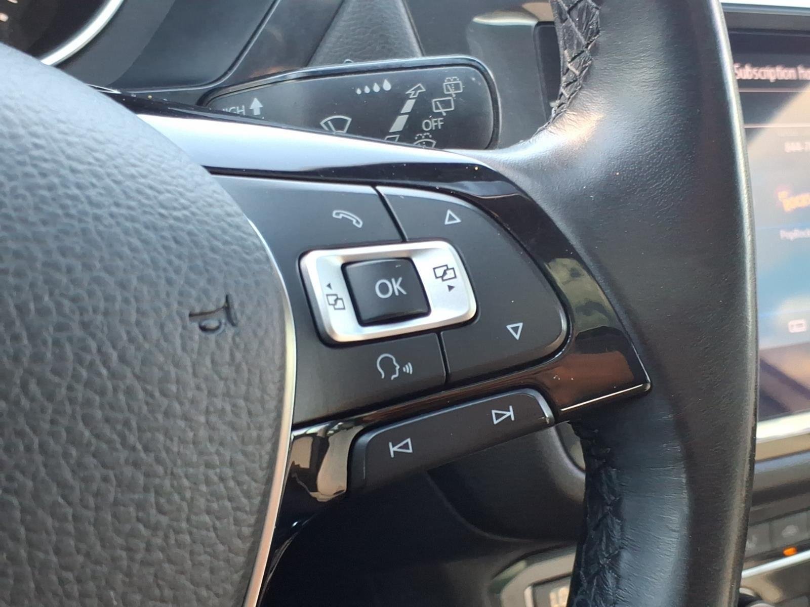 Used 2018 Platinum Gray Metallic Volkswagen SEL image 28