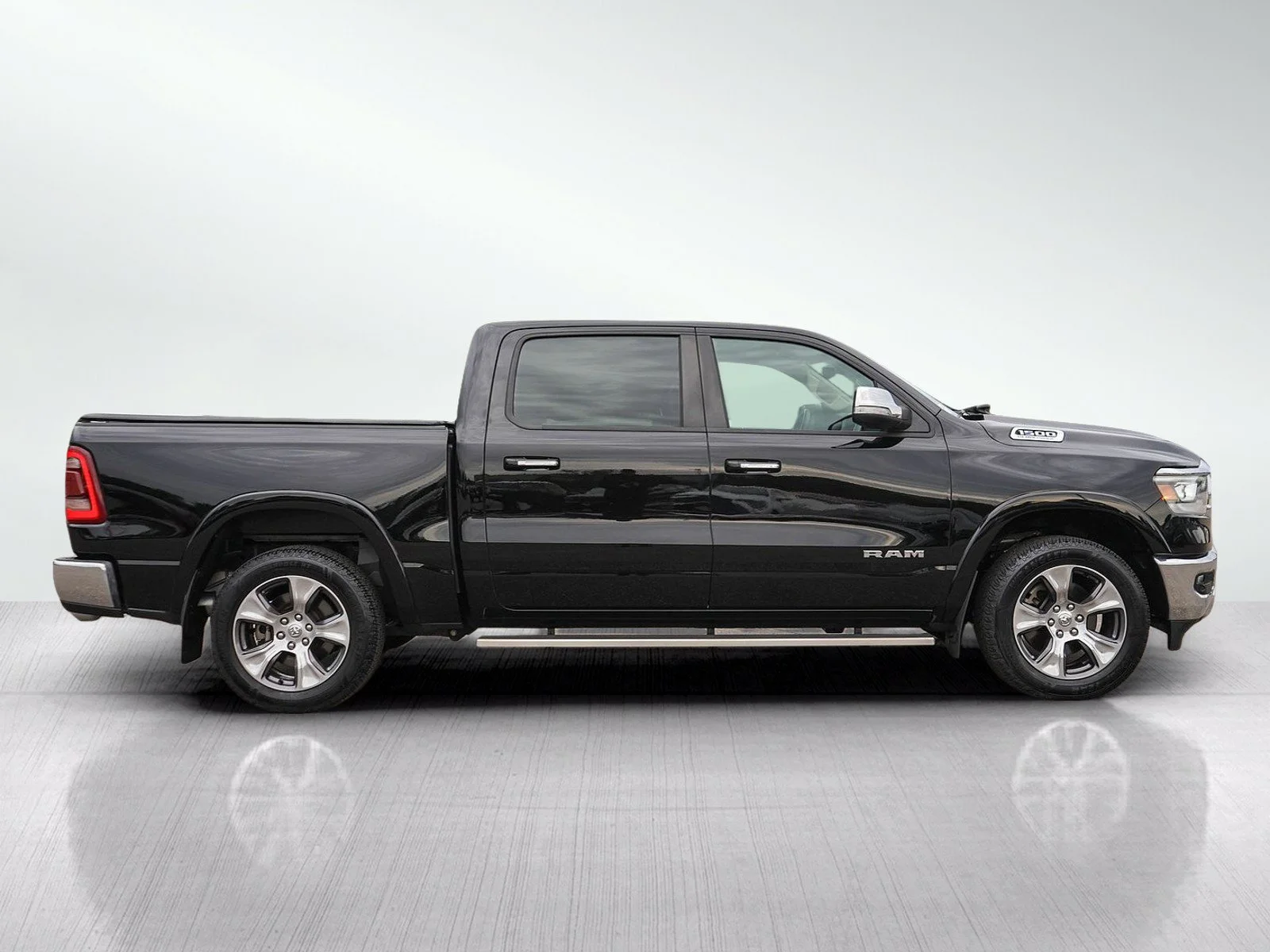 Used 2021 Diamond Black Crystal Pearlcoat Ram Laramie 4x4 V8 Crew Cab 5