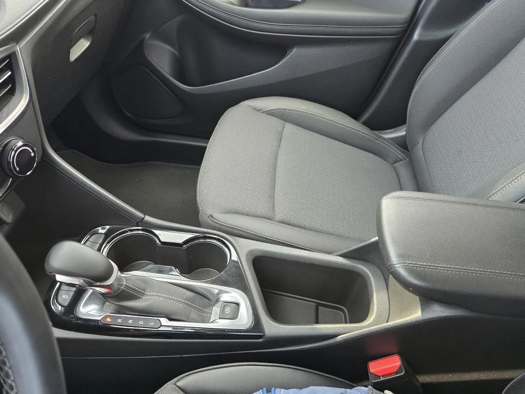 Used 2024 Summit White Buick Preferred image 17