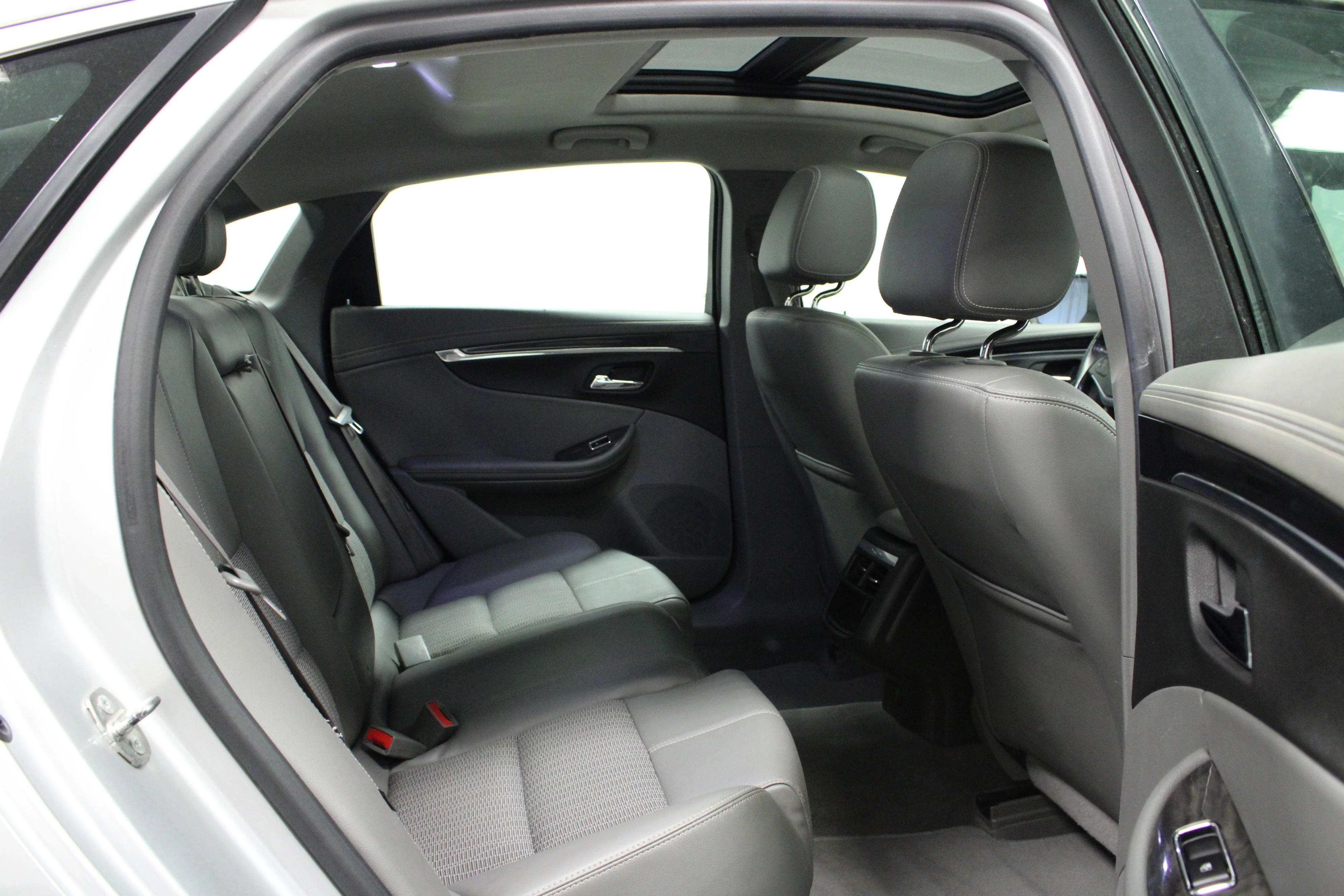 Used 2015 SILVER ICE METALLIC Chevrolet LT image 14