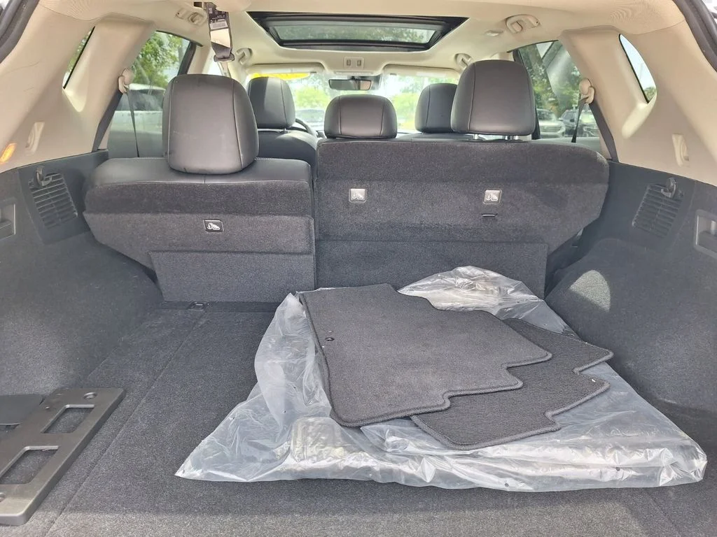 Used 2024 Gray Nissan SL image 27