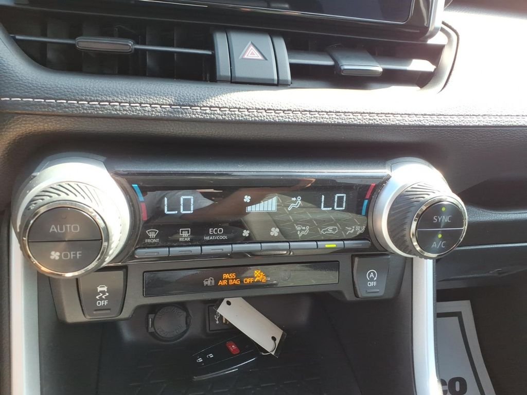 2023 Toyota RAV4 XLE - Photo 19