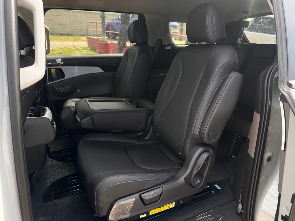 New 2027 White Kia LXS image 16