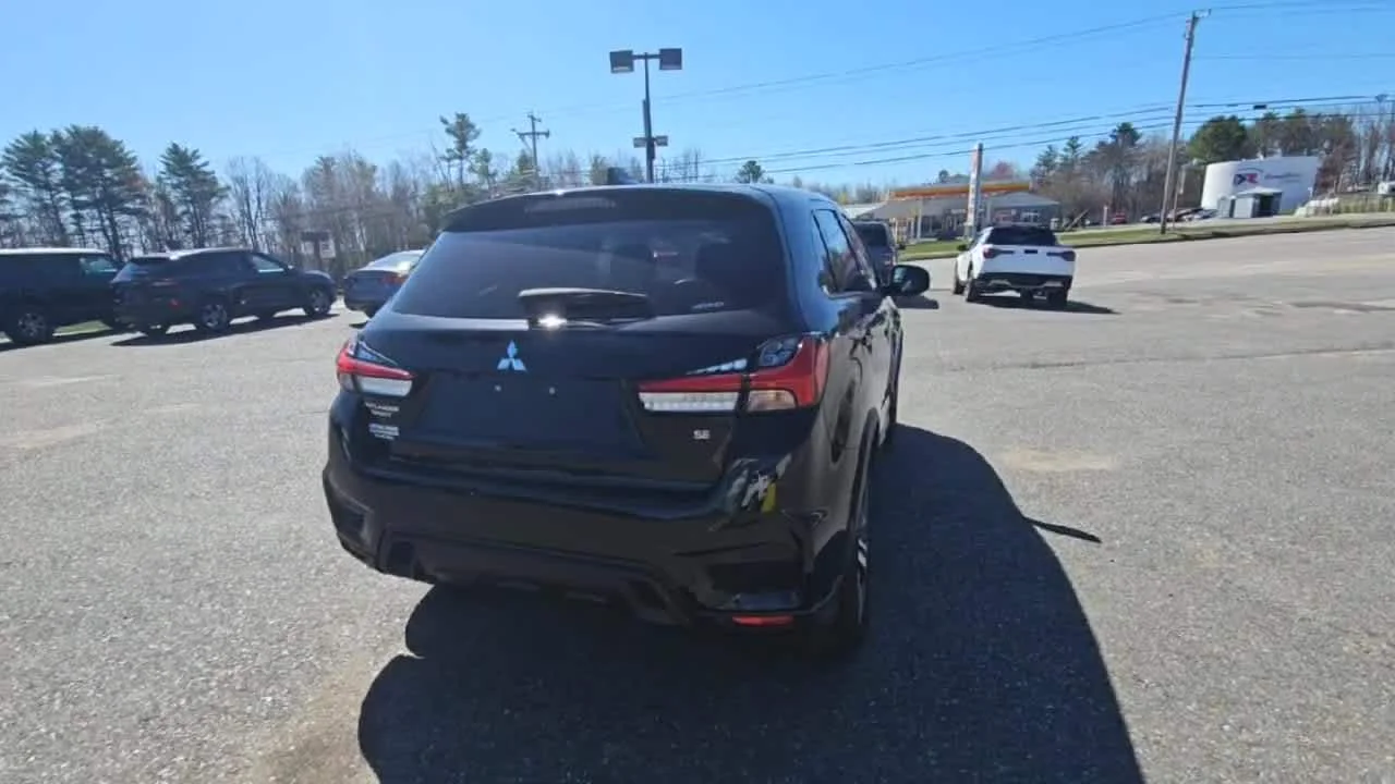 Used 2024 Labrador Black Pearl Mitsubishi SE image 8