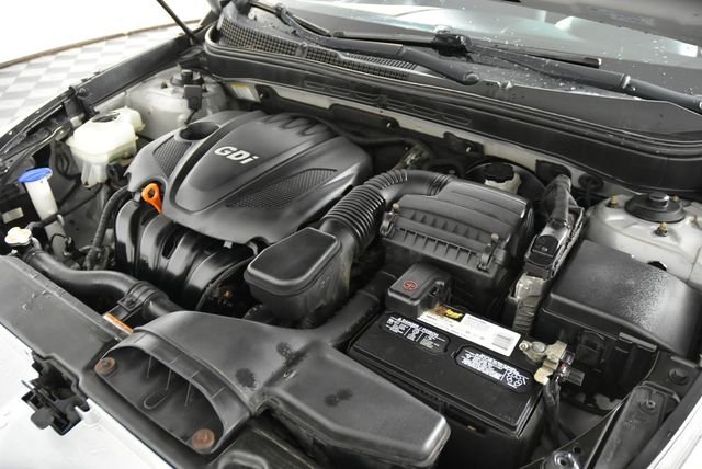 Used 2011 Silver Hyundai GLS image 37