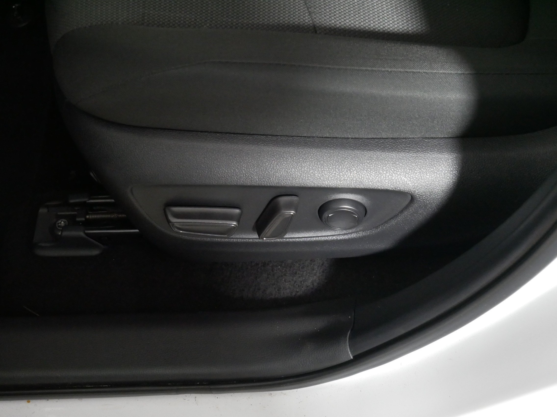 2024 Toyota RAV4 XLE - Photo 20