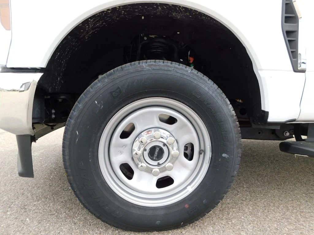 2025 Ford F-350 Super Duty Chassis Cab XL - Photo 11