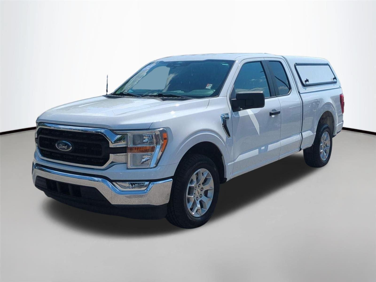 Used 2022 Oxford White Ford XLT image 1