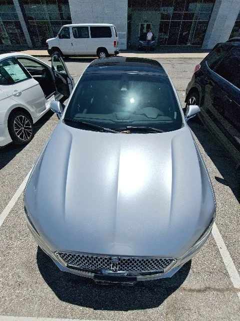 Used 2017 Silver Lincoln Reserve image 3