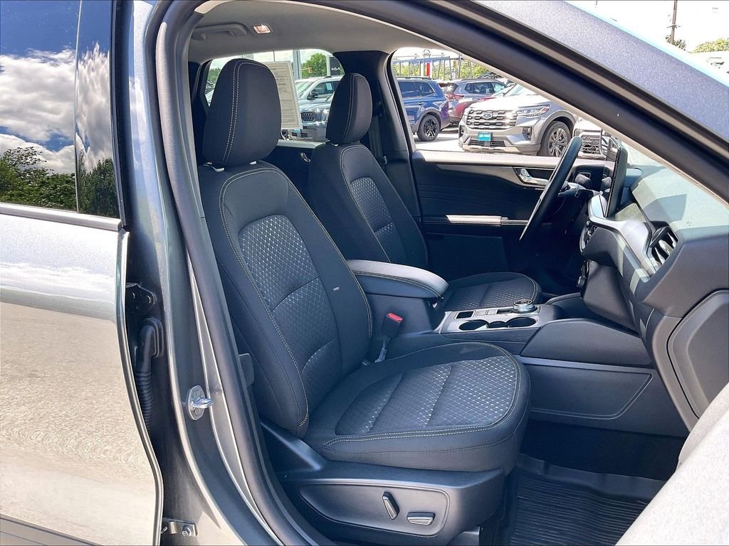 Used 2025 Carbonized Gray Metallic Ford Active image 10