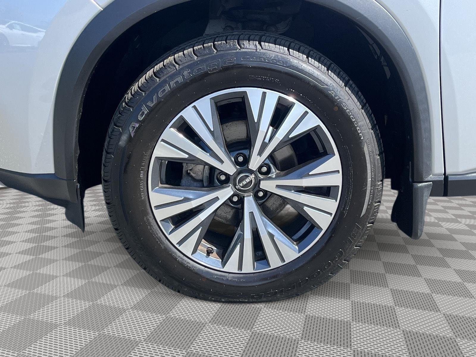 Used 2023 Brilliant Silver Metallic Nissan SV image 9