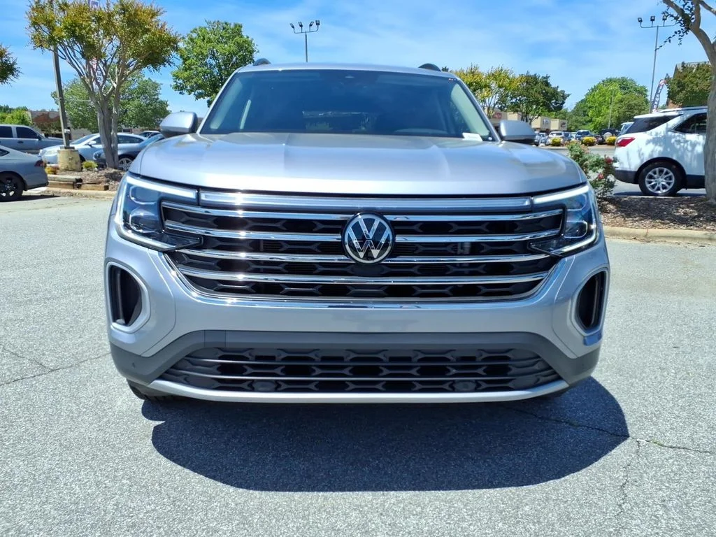 Used 2024  Volkswagen 2.0T SE w/Technology image 25