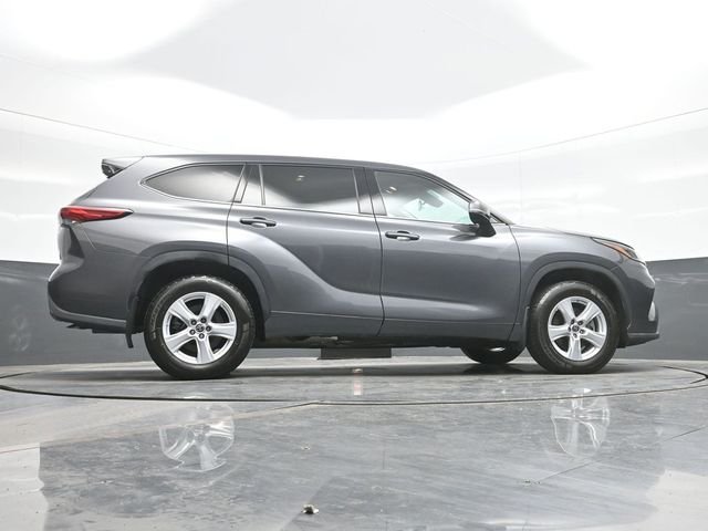 Used 2022 Gray Toyota LE image 25