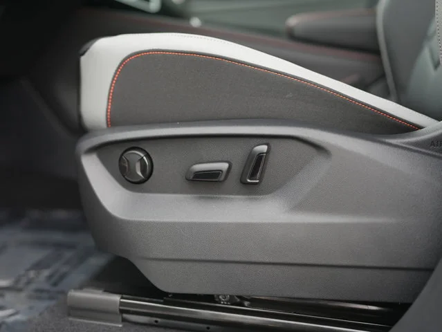 New 2026 Opal White Pearl Volkswagen 2.0T Peak Edition image 29