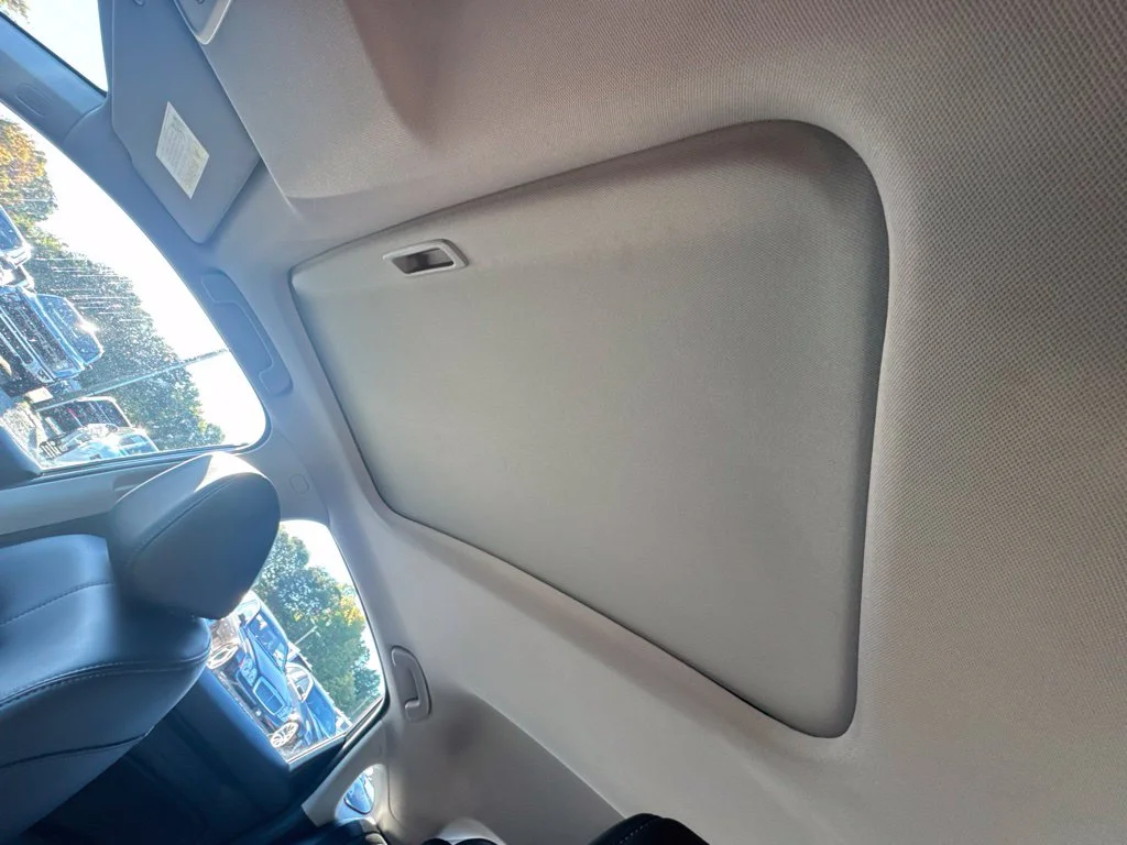 Used 2023 Gray Honda EX-L image 5