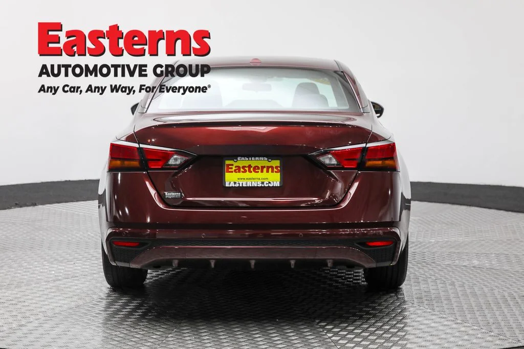 Used 2023 Red Nissan 2.5 SV image 6