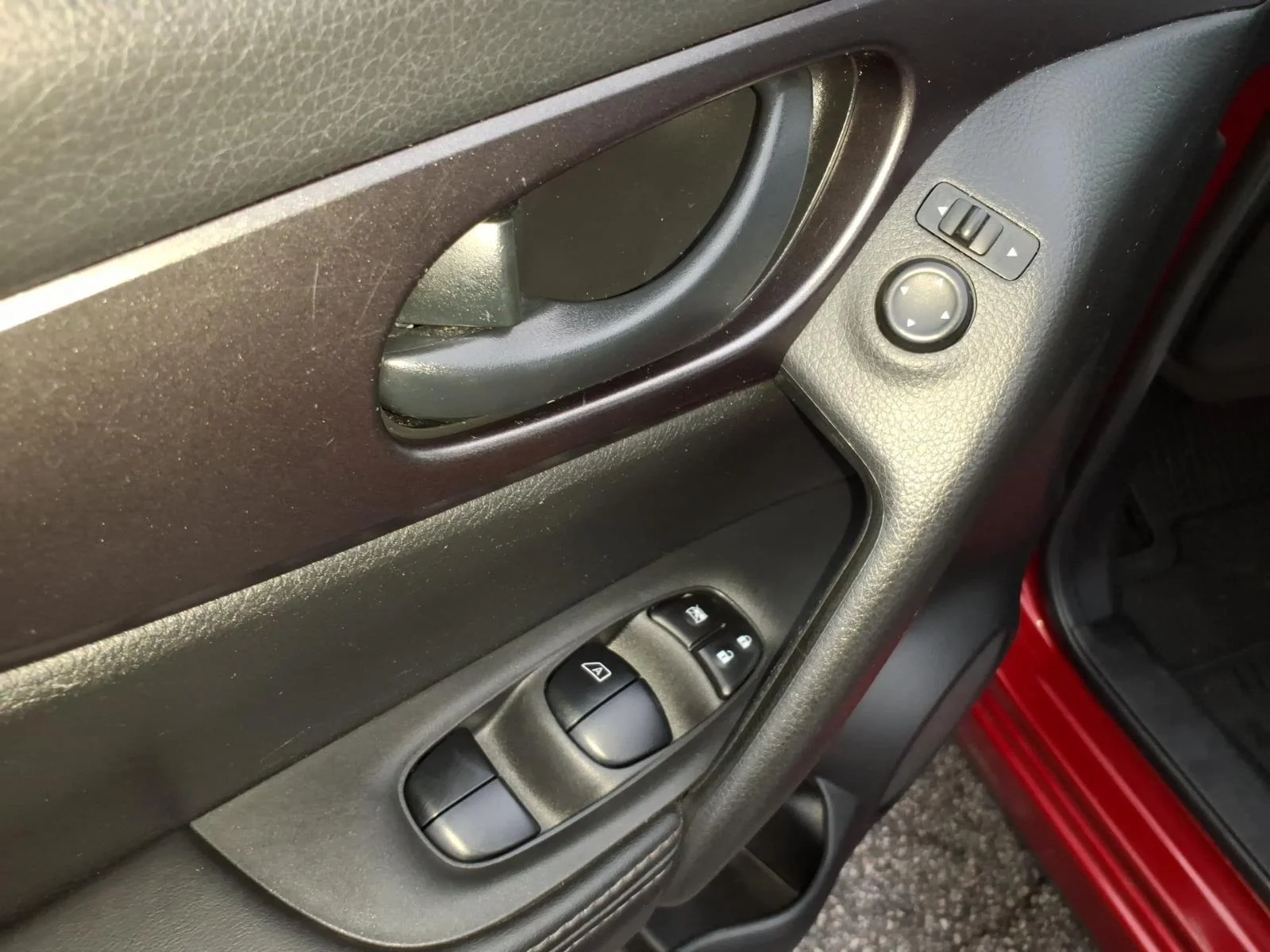 Used 2019 Scarlet Ember Tintcoat Nissan S image 11