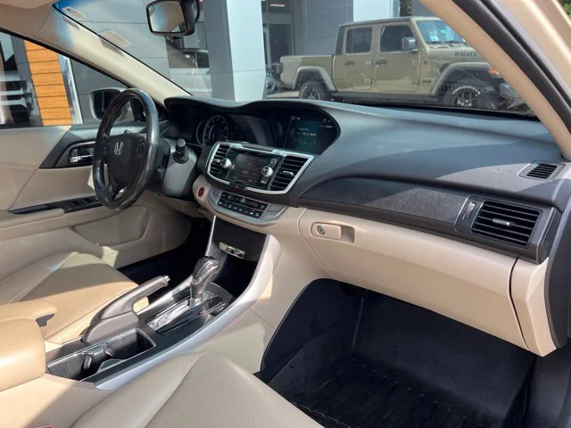 Used 2013 Beige Honda EX-L image 25