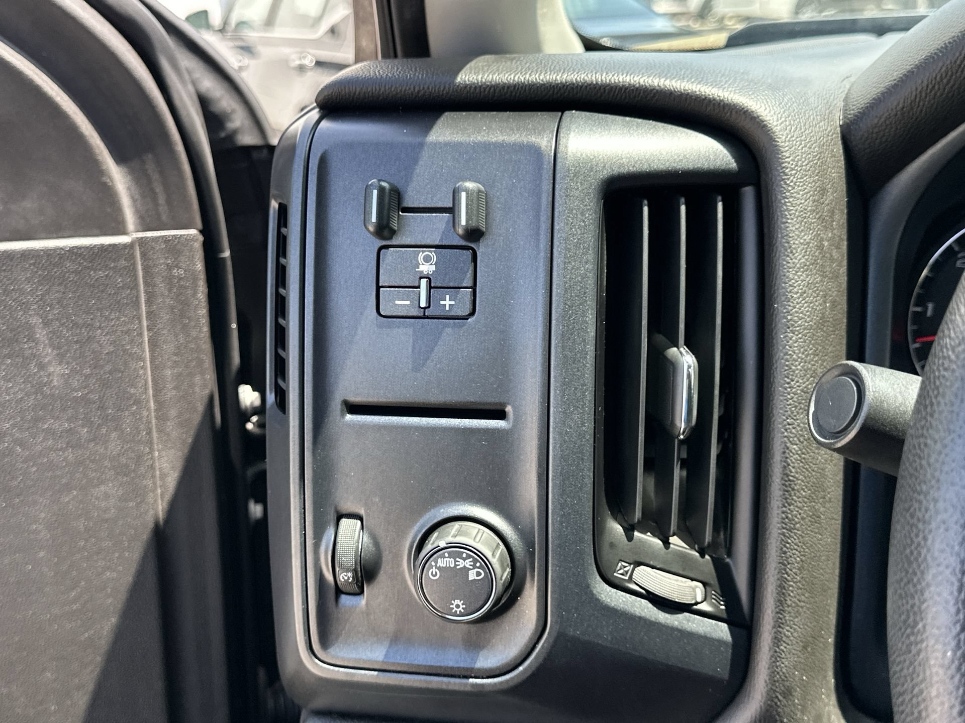 Used 2018 Black Chevrolet Custom image 26