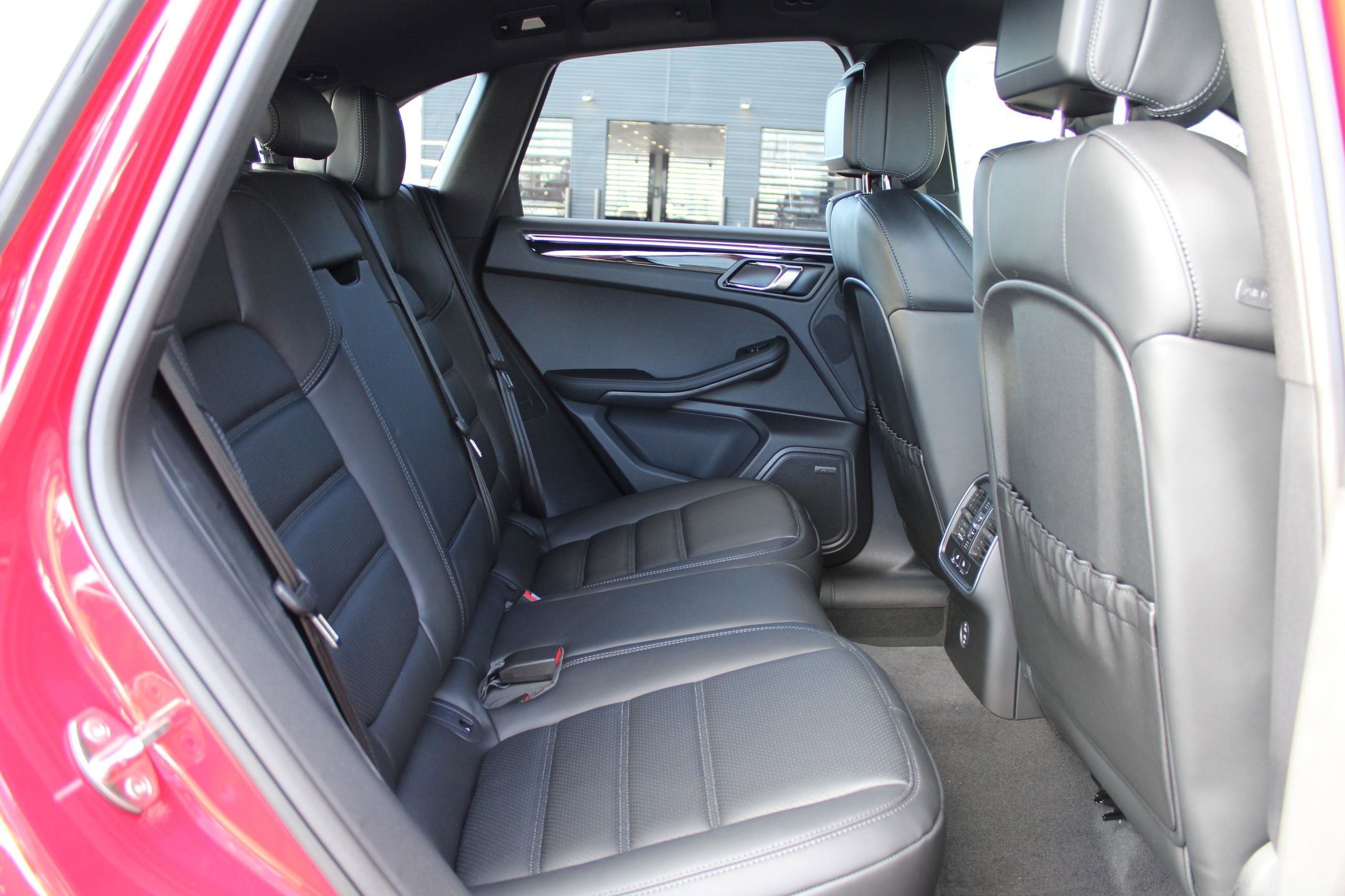 2026 Porsche Macan S - Photo 24