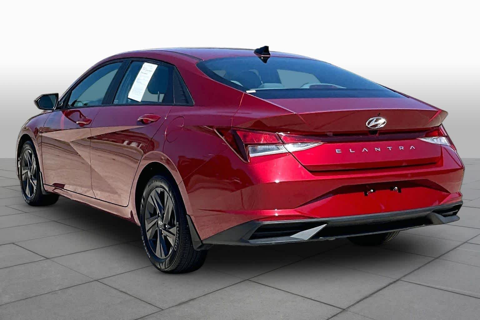 Used 2023 Ultimate Red Hyundai SEL image 11