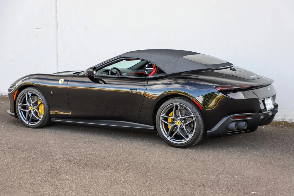 Used 2025 Nero Ferrari Spider image 37
