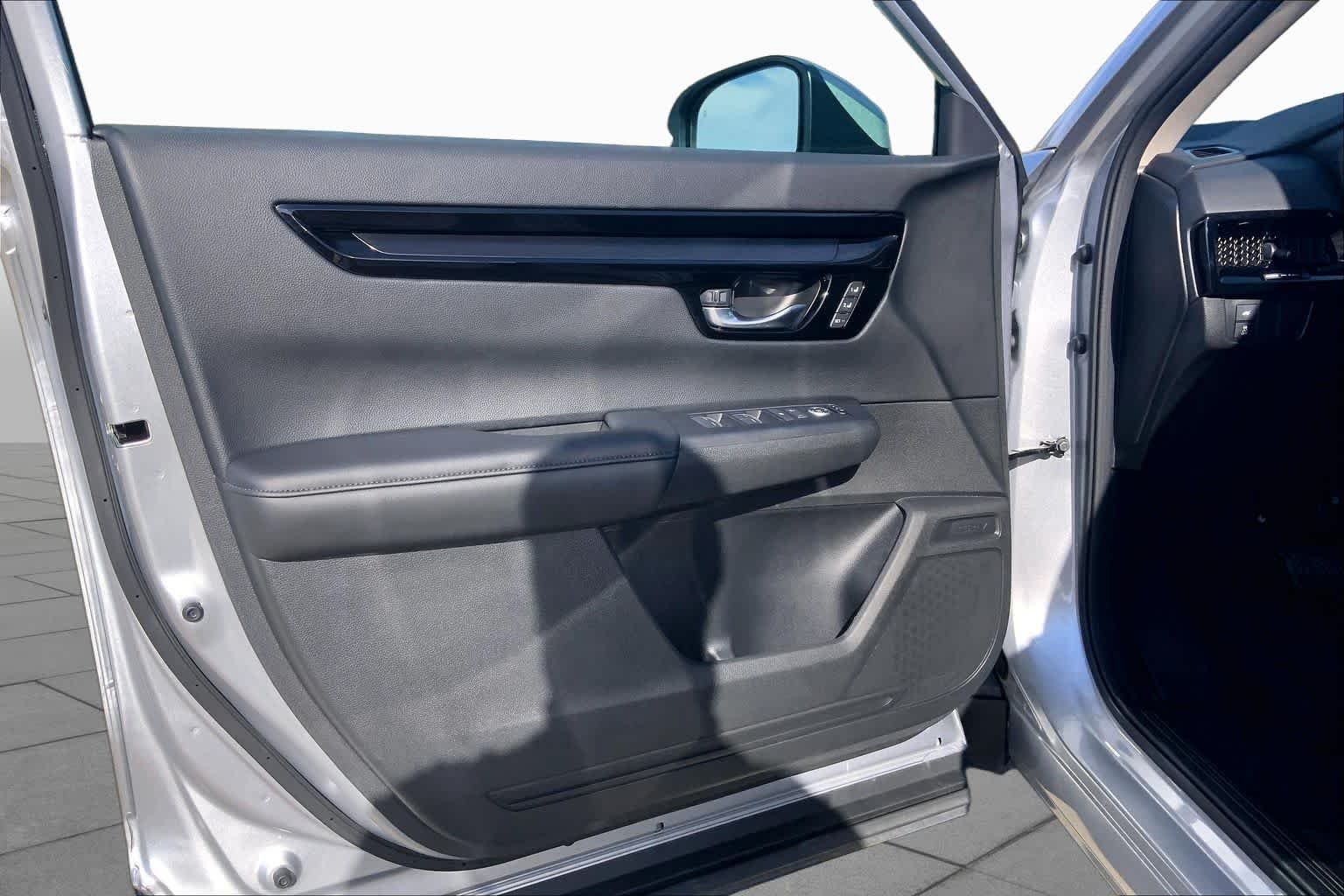 Used 2025 Solar Silver Metallic Honda EX-L image 21
