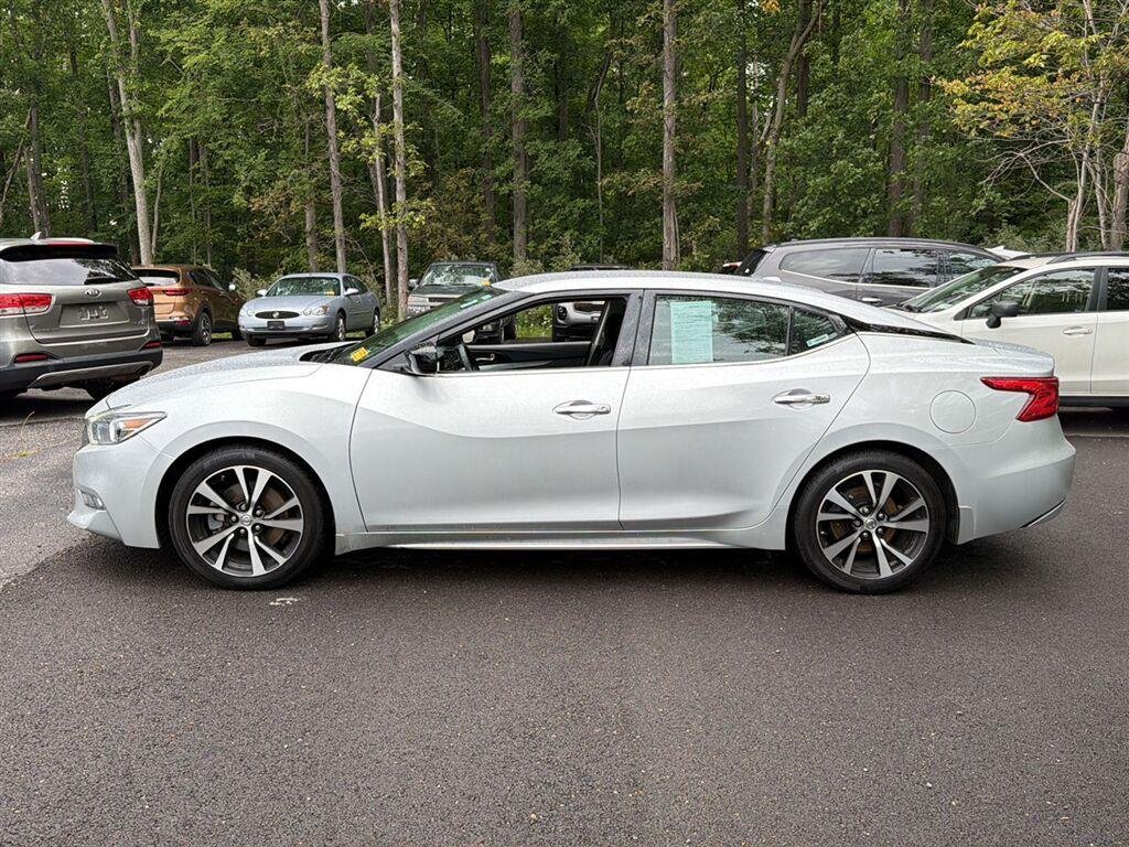 Used 2018 Brilliant Silver Nissan S image 11