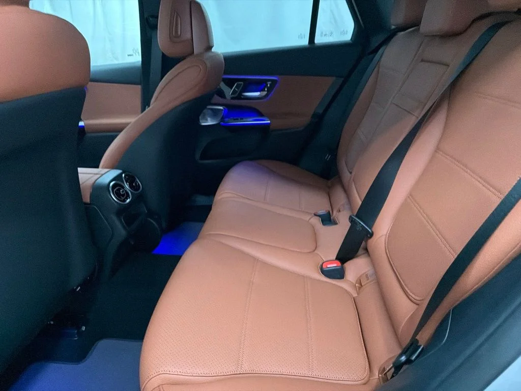New 2027 White Mercedes-Benz GLC 300 image 19