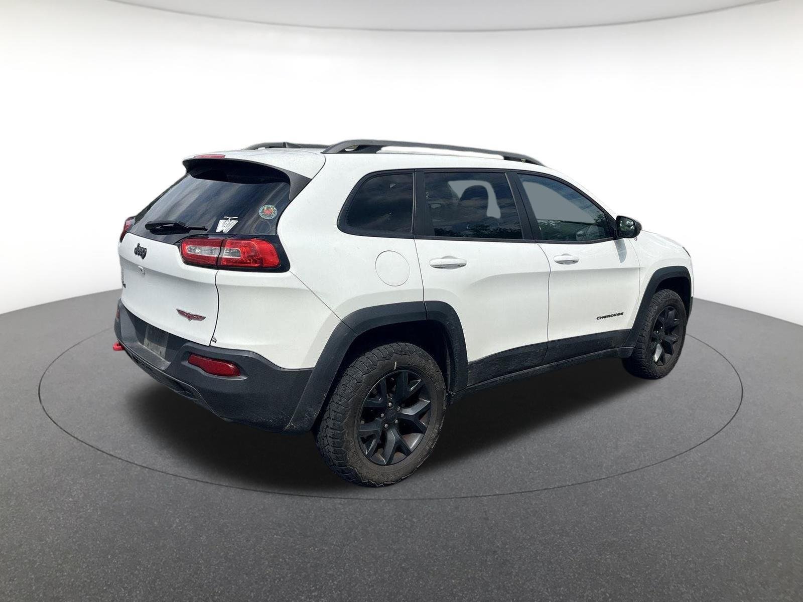 Used 2016 Bright White Clearcoat Jeep Trailhawk image 7