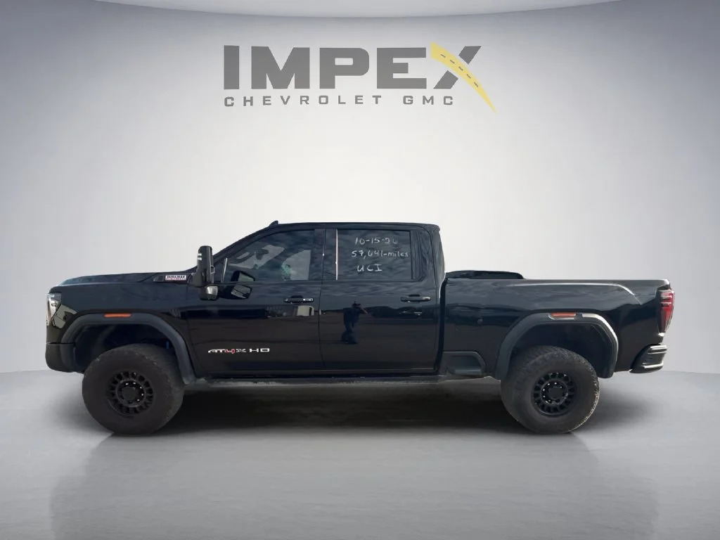 Used 2024  GMC AT4X image 2