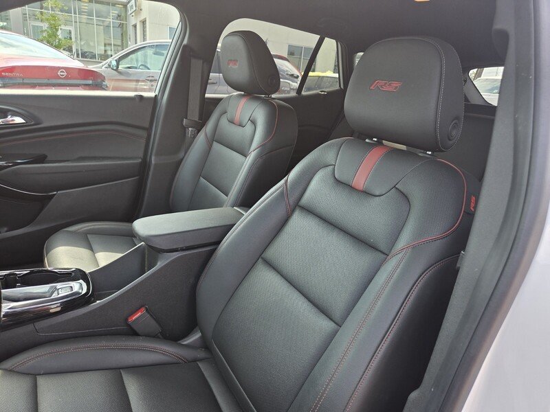 Used 2025 White Chevrolet 2RS image 11