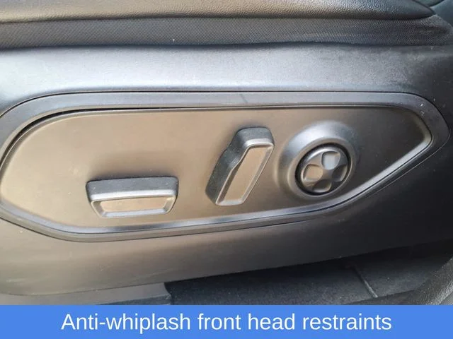 Used 2025 White Jeep Altitude image 18