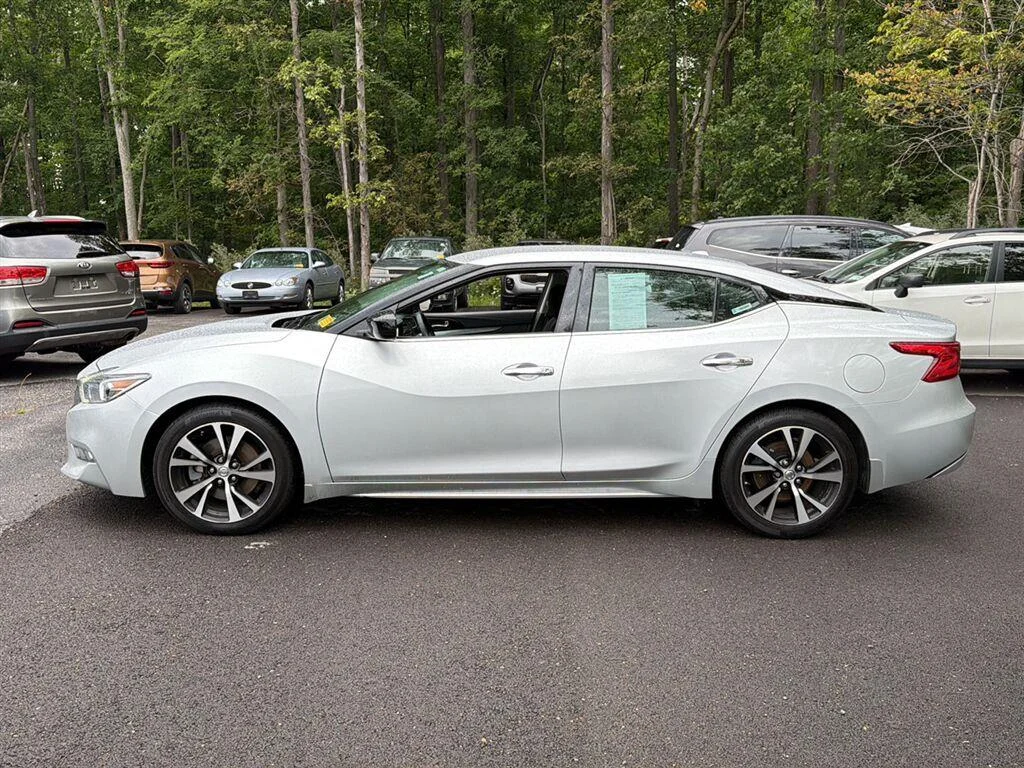 Used 2018 Brilliant Silver Nissan S image 11