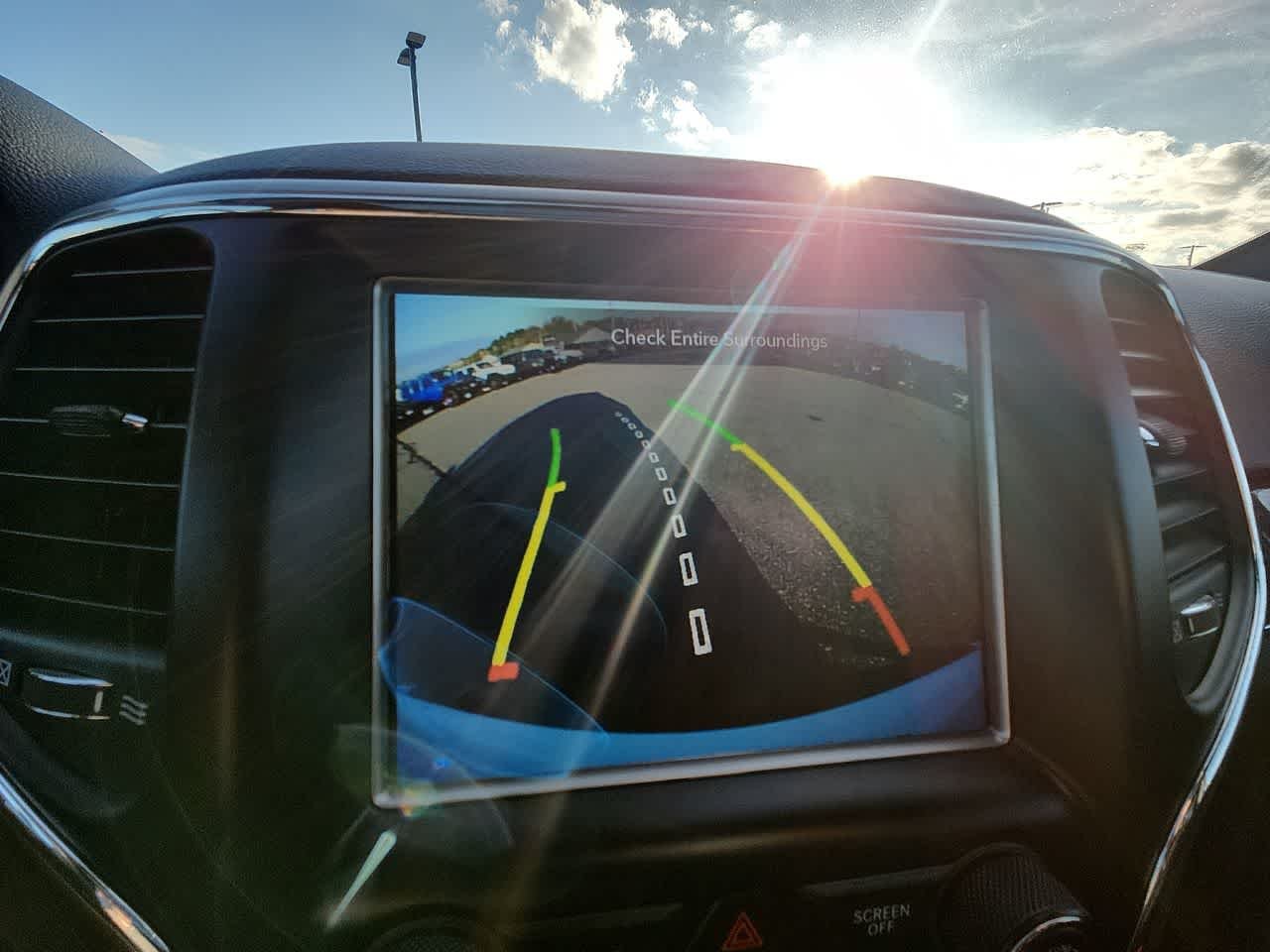 Used 2018 Bright White Clearcoat Jeep Trailhawk image 25