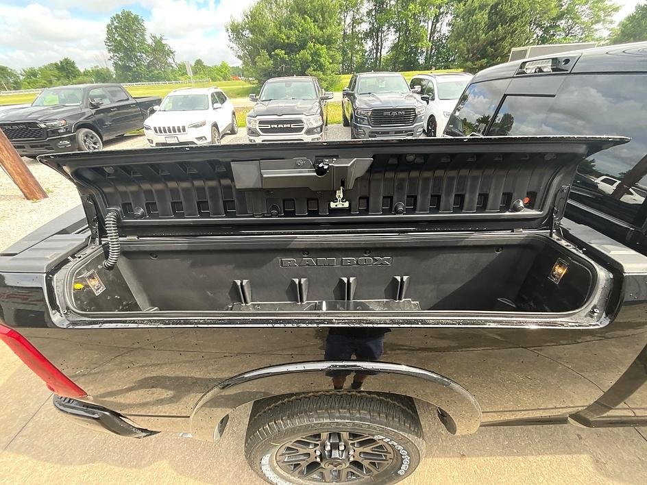 New 2026 Diamond Black Crystal Pearl-Coat Exterior Paint RAM Limited image 6