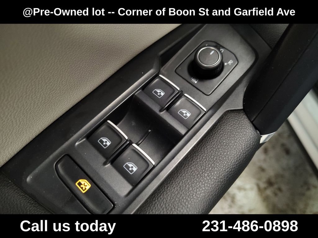 Used 2018  Volkswagen 2.0T SEL image 16