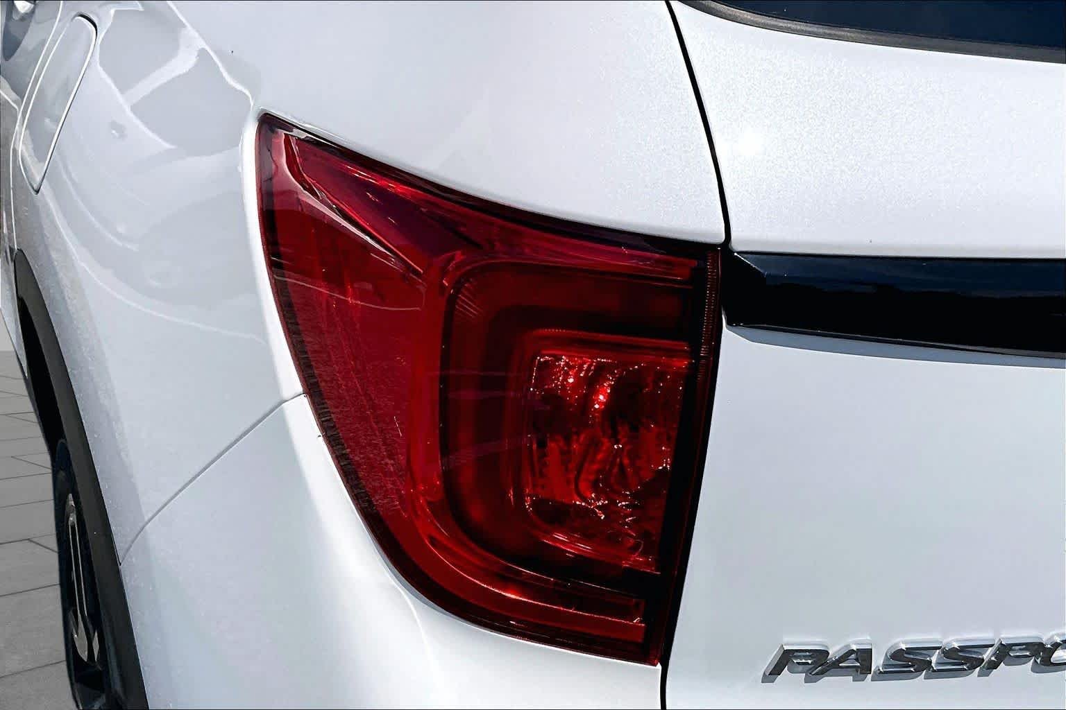 Certified Used 2023 Platinum White Pearl Honda AWD ELITE image 28