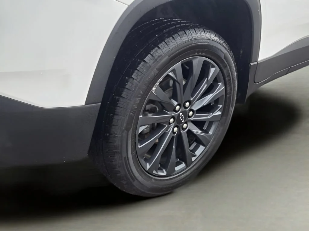 Certified Used 2022 SUMMIT WHITE Chevrolet RS image 33