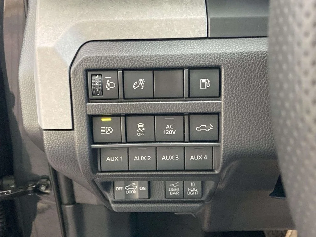 Used 2025  Toyota Trailhunter image 18