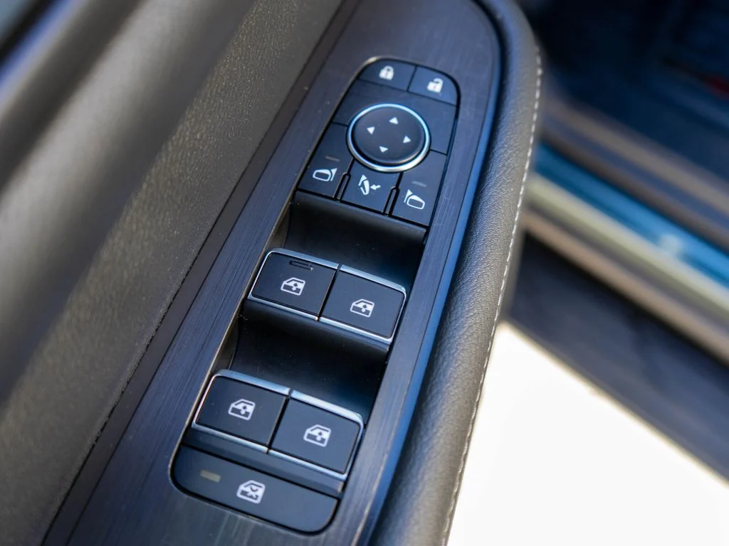 Used 2026 White Nissan SL image 19