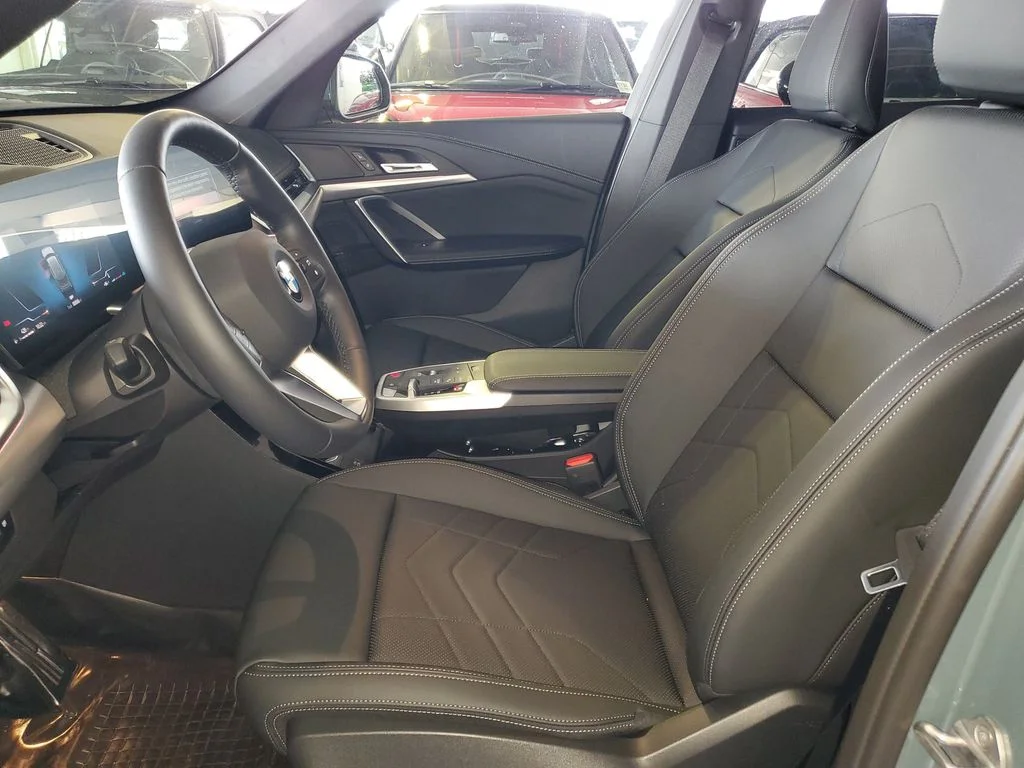 New 2026 Cape York Green Metallic BMW xDrive28i image 16