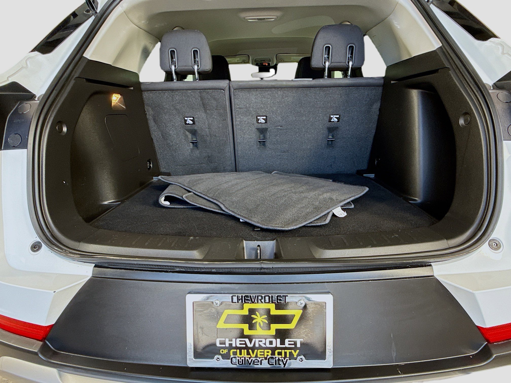 Used 2023 Summit White Chevrolet LT image 25