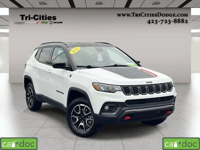 Used 2025 White Jeep Trailhawk image 1