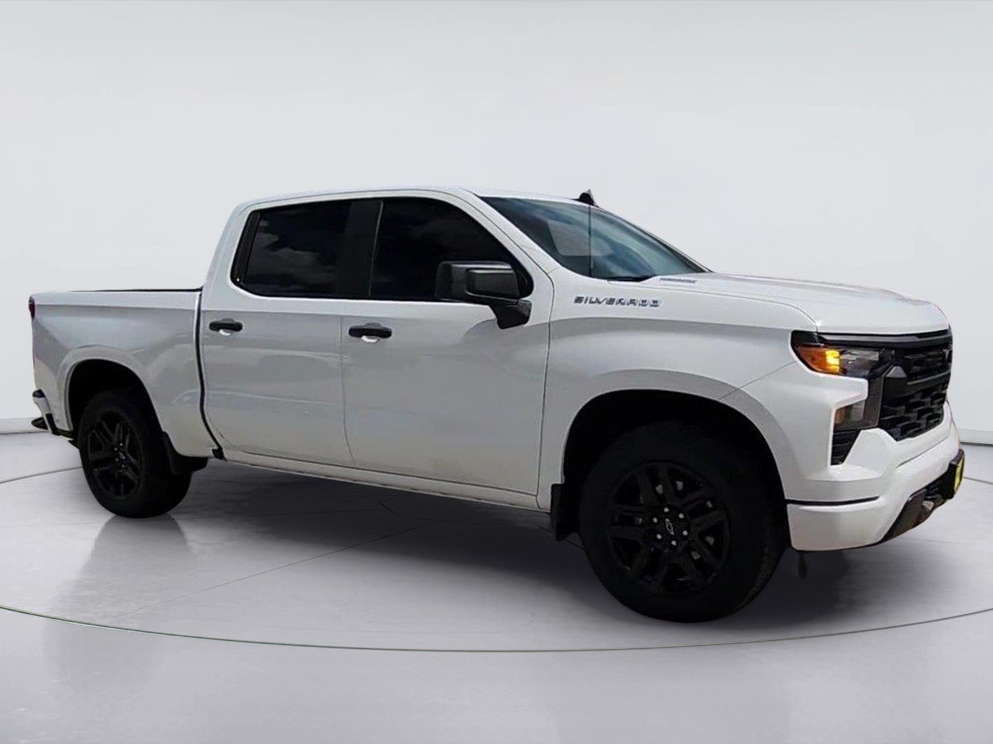2024 Chevrolet Silverado 1500 photo 2 of 32