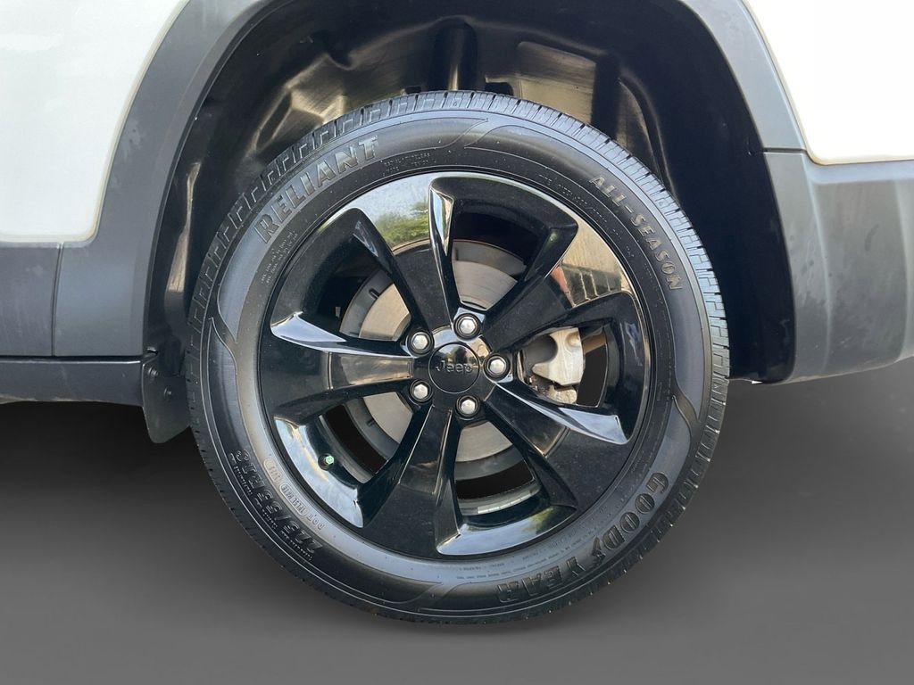 Used 2021 White Jeep Latitude Plus image 8